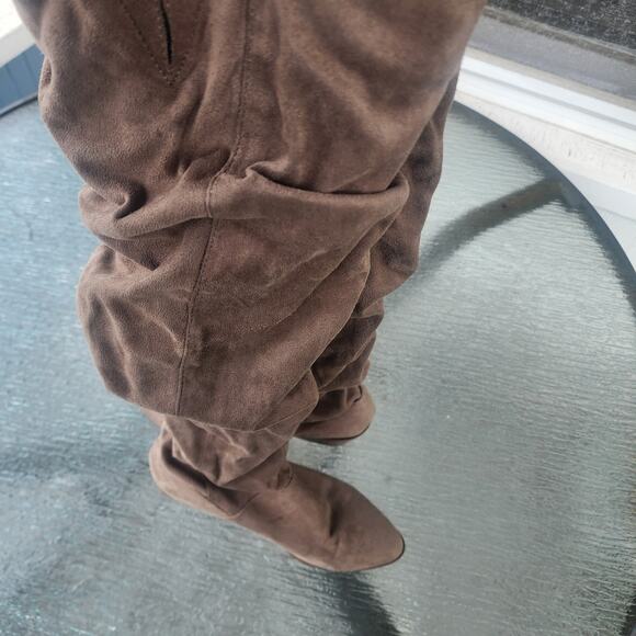 Qupid Womens GUC Sz 7 Slim Suede Like Knee High Boots in Tan with a Wedge - Picture 5 of 10